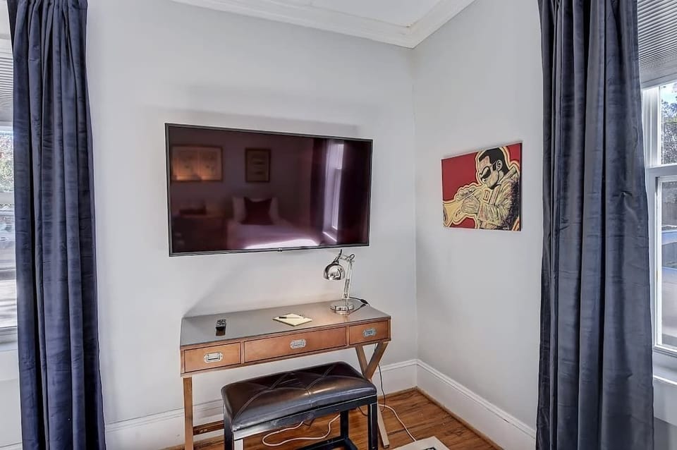 Ideal for checking emails or getting a few hours of work done.