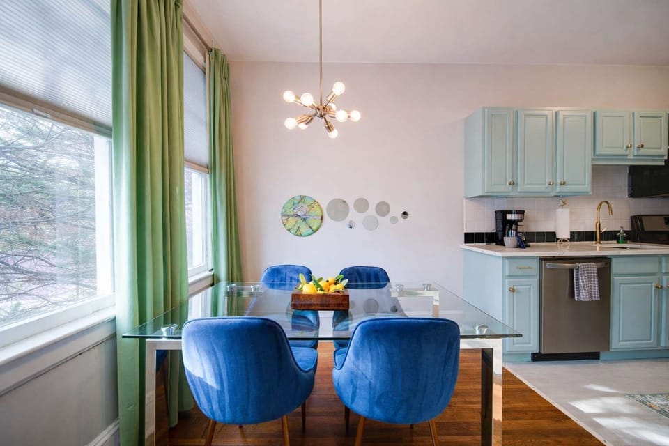 Start your morning with coffee or enjoy a simple meal at your own pace.