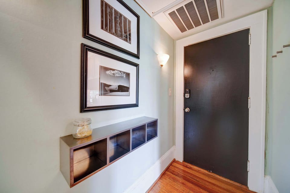 Private, easy-to-find entrance in a quiet, walkable area in Myers Park.