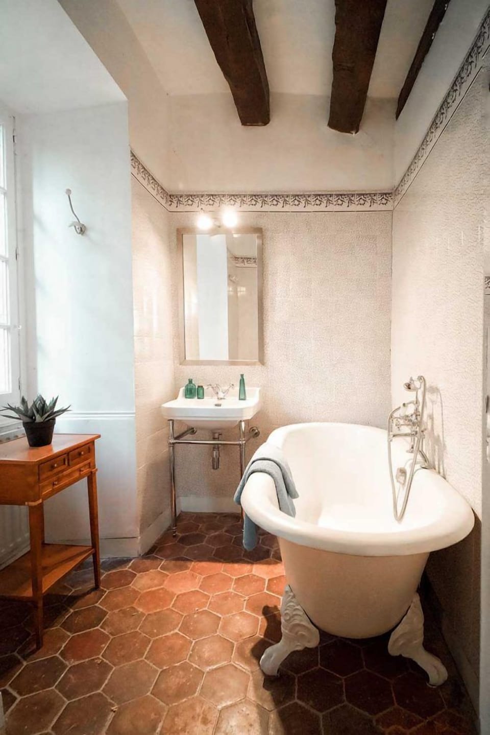 Superior Cottage, River View | Bathroom | Eco-friendly toiletries, hair dryer, towels, soap