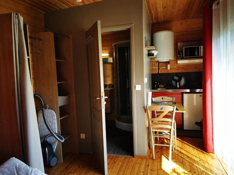 Classic Double Room, Garden View | Private kitchen