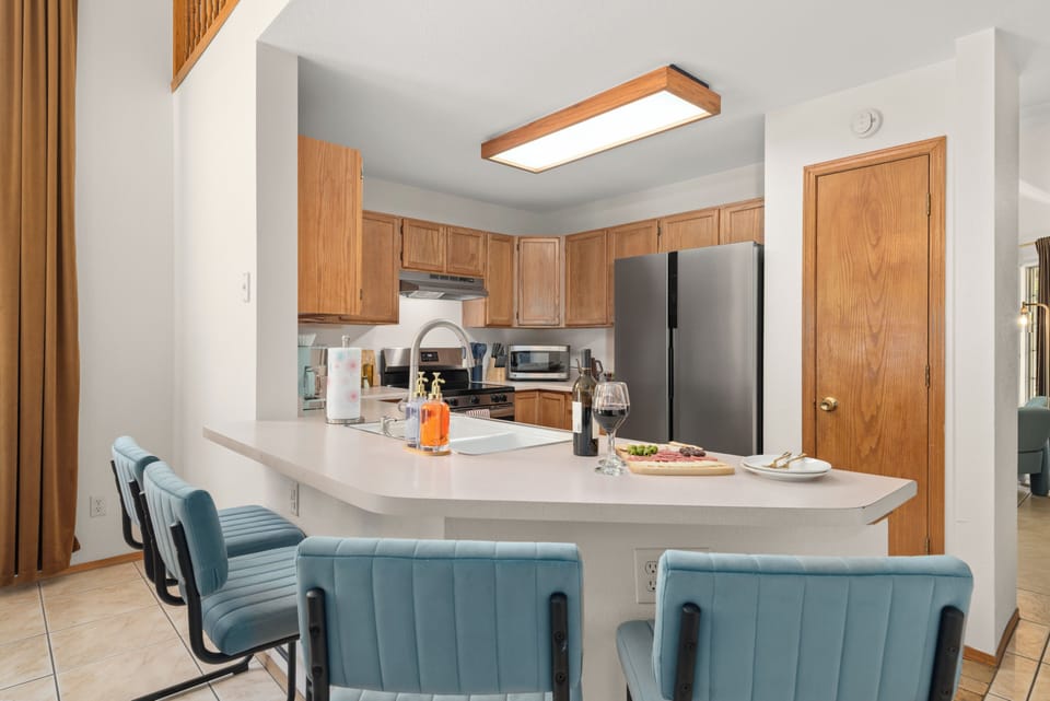 4 seats at the kitchen island