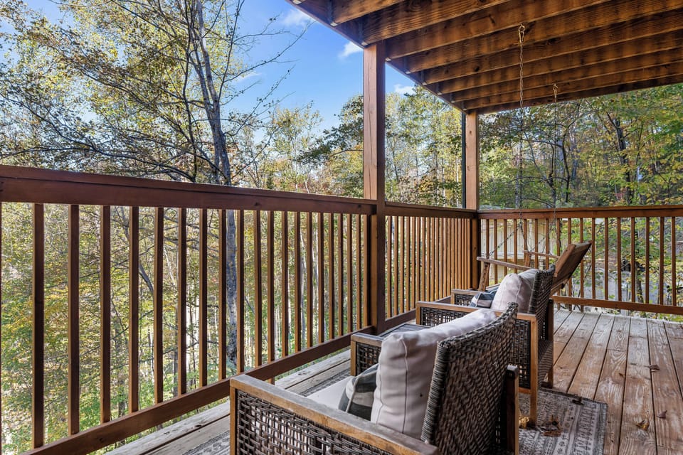 Serene mountain retreat surrounded by whispering oaks