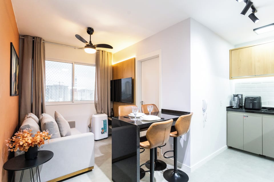 Apartment | Living room | Flat-screen TV