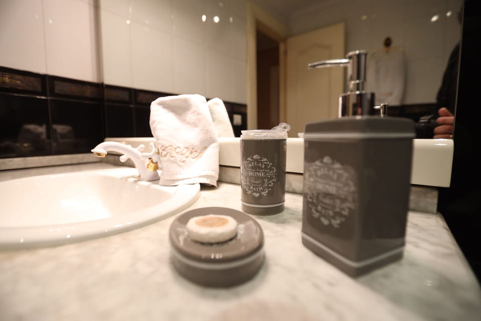 Superior Double Room, City View | Bathroom | Hair dryer, towels, soap, shampoo