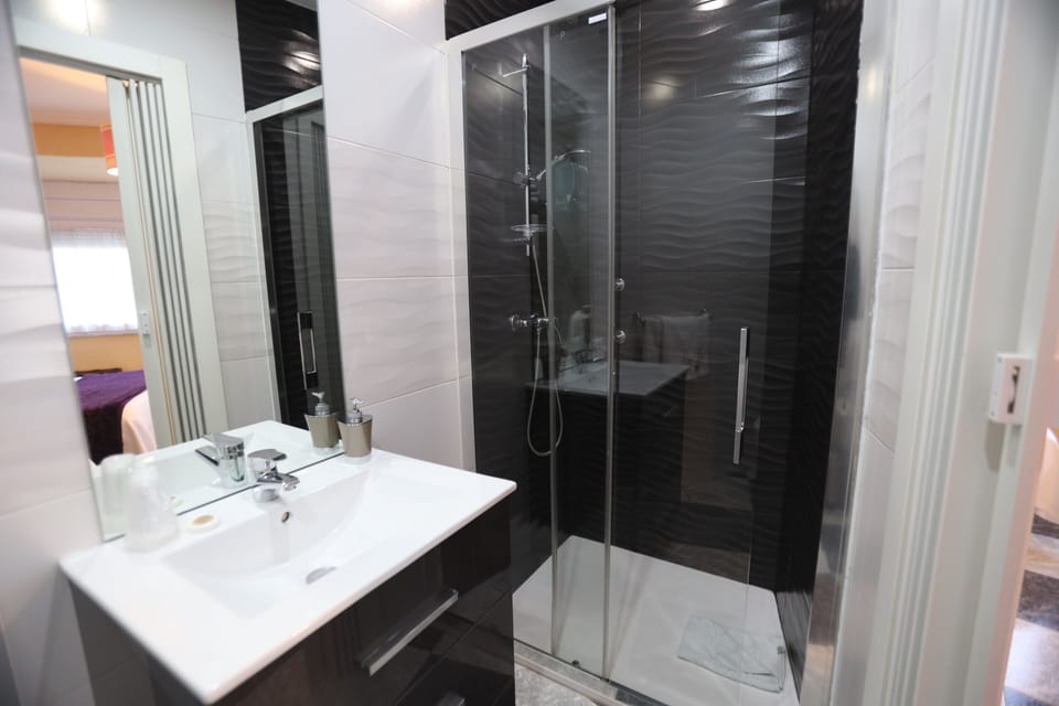 Quadruple Room, City View | Bathroom | Hair dryer, towels, soap, shampoo