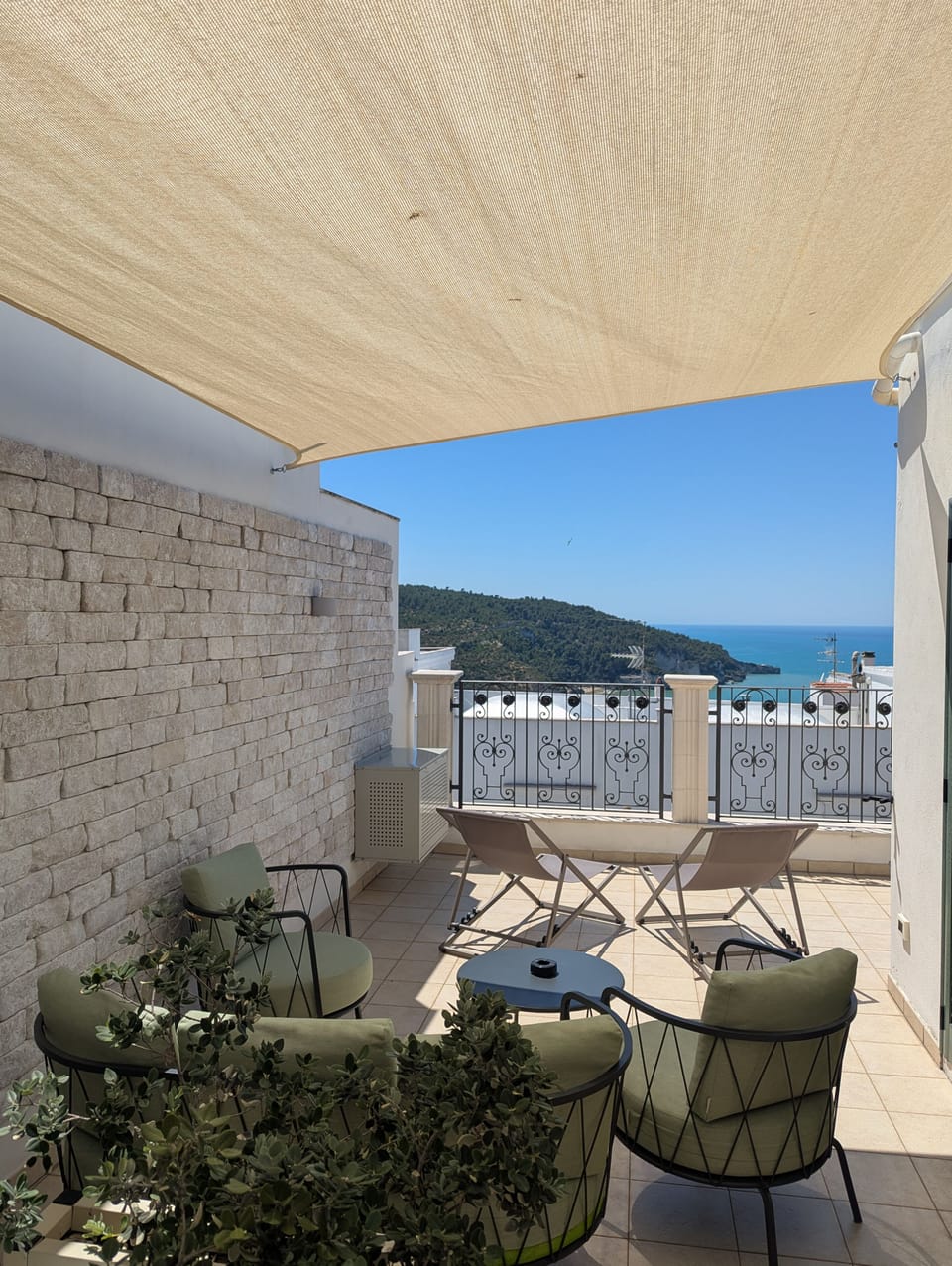 Deluxe Suite, Sea View | Terrace/patio