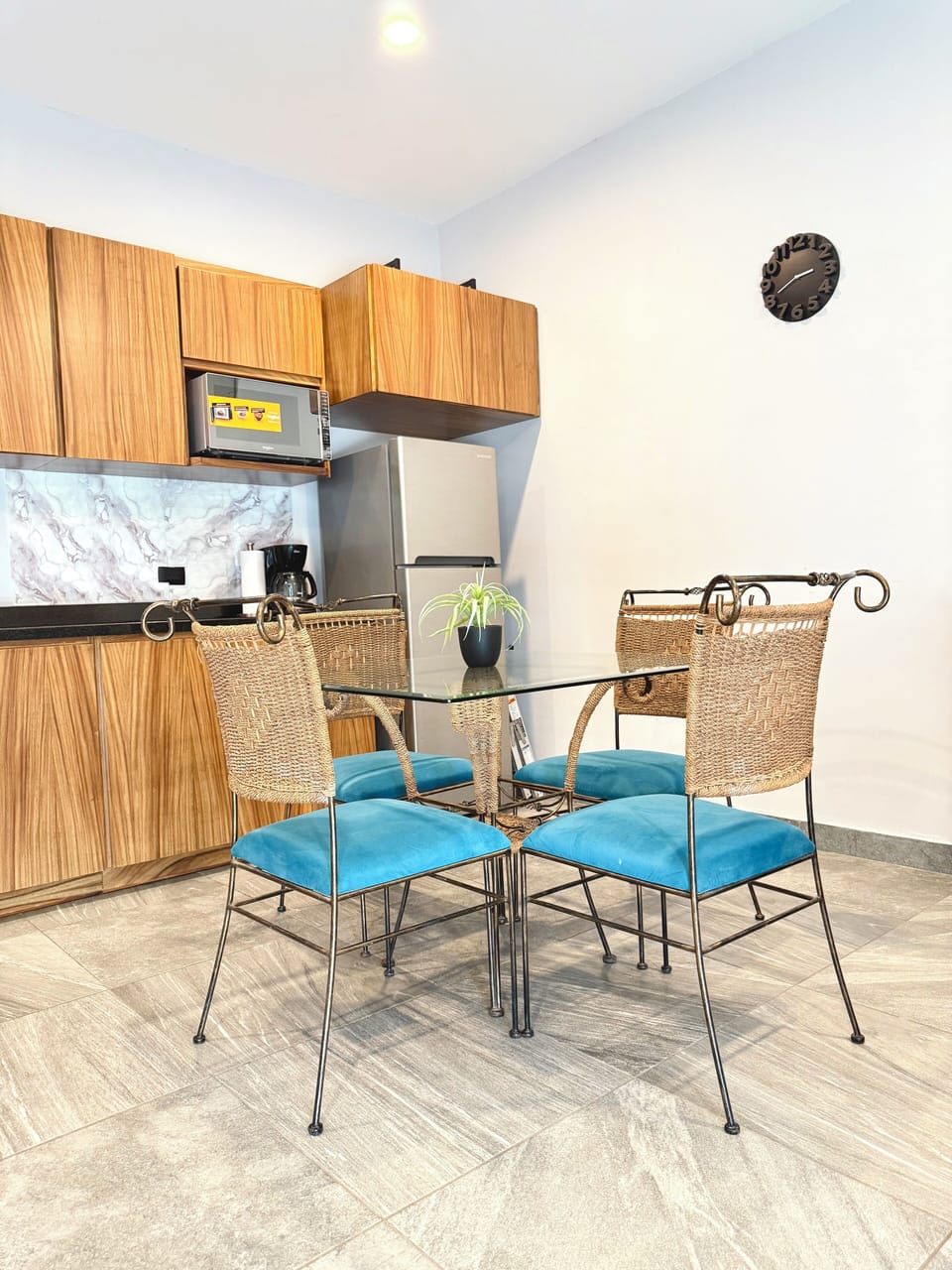 Family Room, Balcony, City View | Dining room