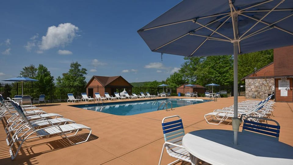 Relax poolside under sunny skies at Swiss Mountain’s community outdoor pool.