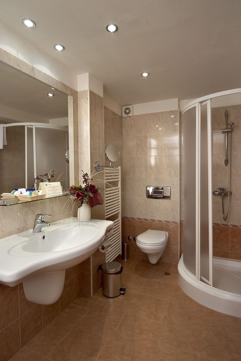 Hypo-allergenic bedding, minibar, in-room safe, desk