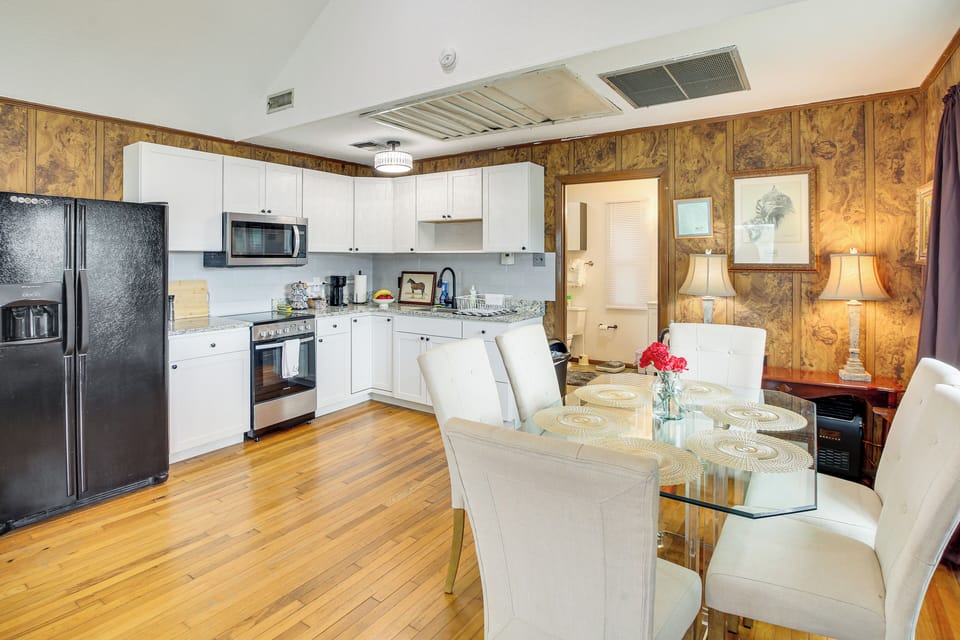 Dining Area | Open Floor Plan | Central A/C & Heating