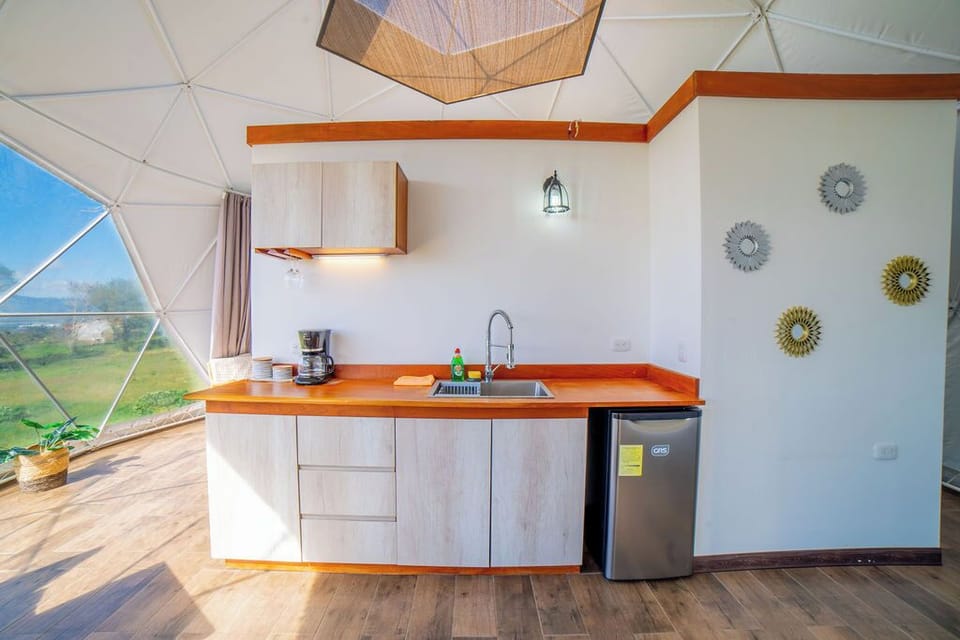 Deluxe Tent, City View | Private kitchen | Microwave, stovetop, cookware/dishes/utensils