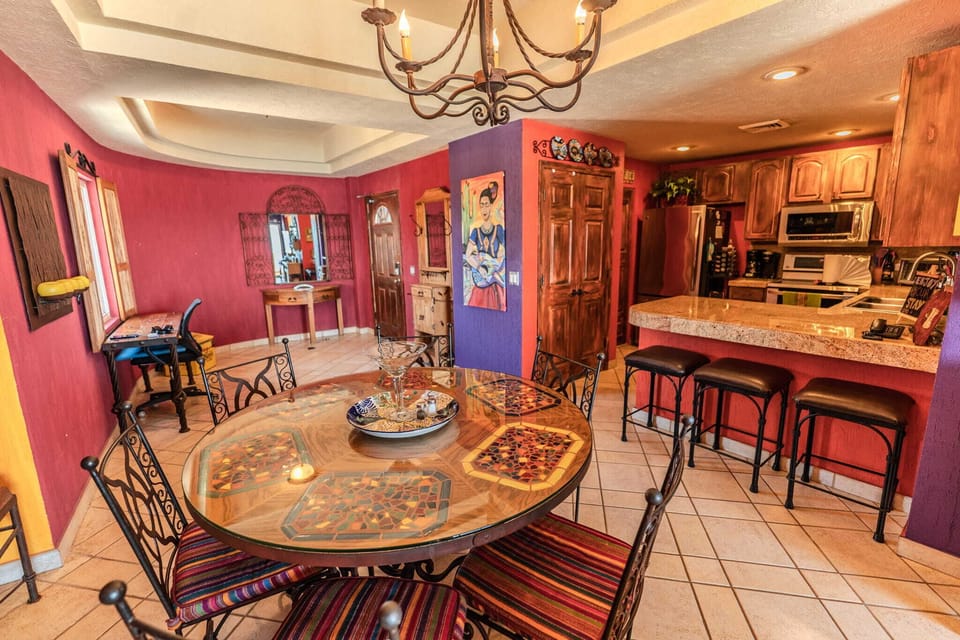 Entryway, dining area, kitchen