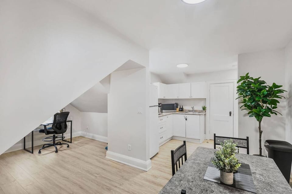 This open layout seamlessly connects your workspace, dining area, and kitchen, creating a cohesive environment for your daily routine. Enjoy a bright and fluid living space that adapts to your needs throughout your stay.