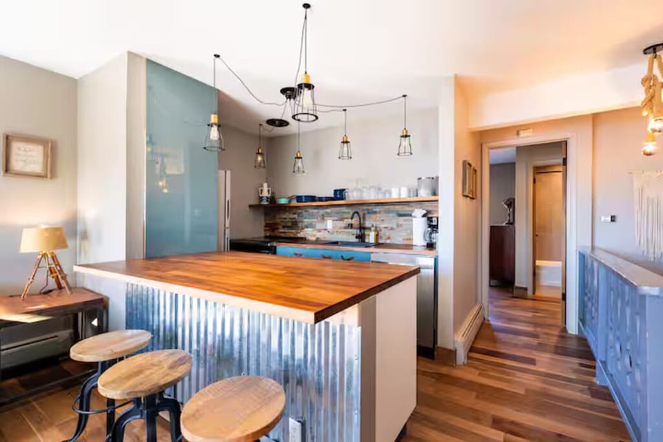 Breakfast bar