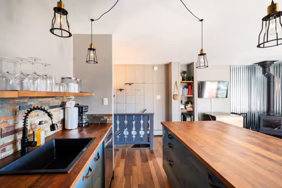 Kitchen with dishwasher