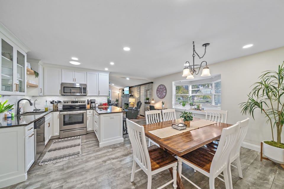 Enjoy a meal with family and friends around this table for 6!