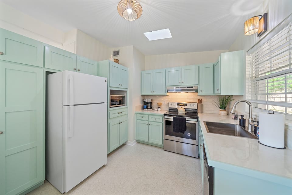 Beautiful, fully-equipped kitchen, perfect for a night of cooking at home!