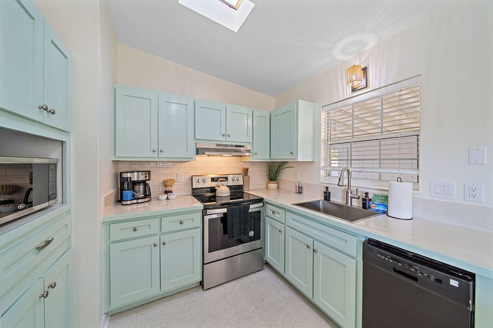 Beautiful, fully-equipped kitchen, perfect for a night of cooking at home!