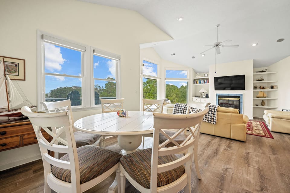 Dining Area - Top Level