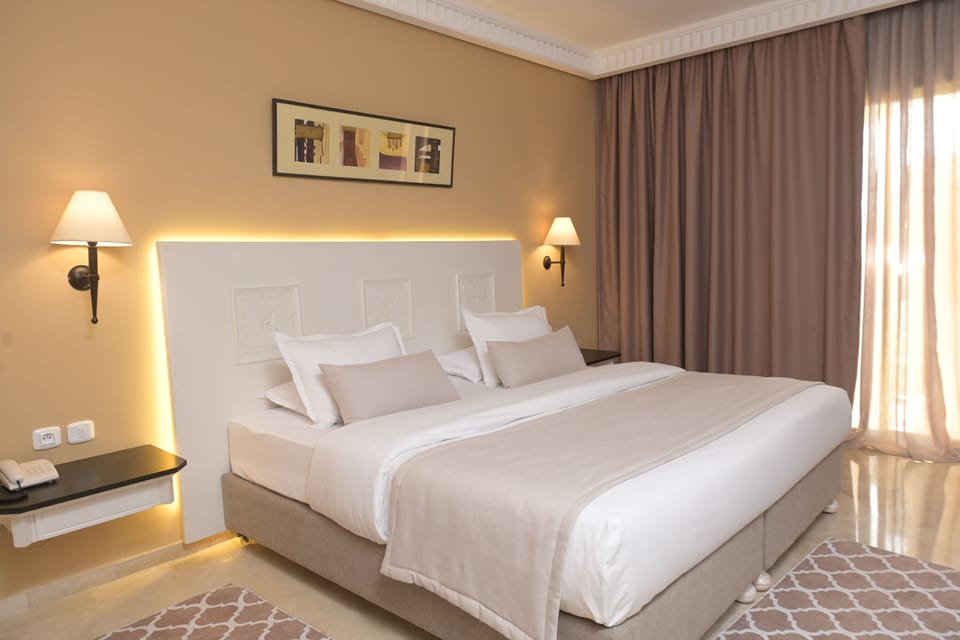 Premium Room | Minibar, in-room safe, blackout drapes, free WiFi
