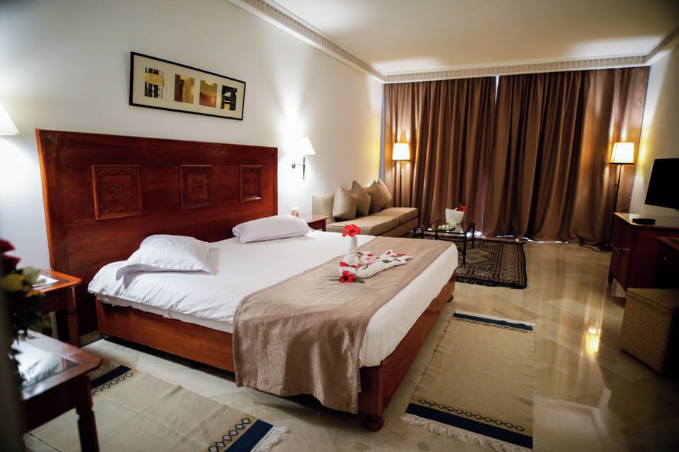 Minibar, in-room safe, blackout drapes, free WiFi
