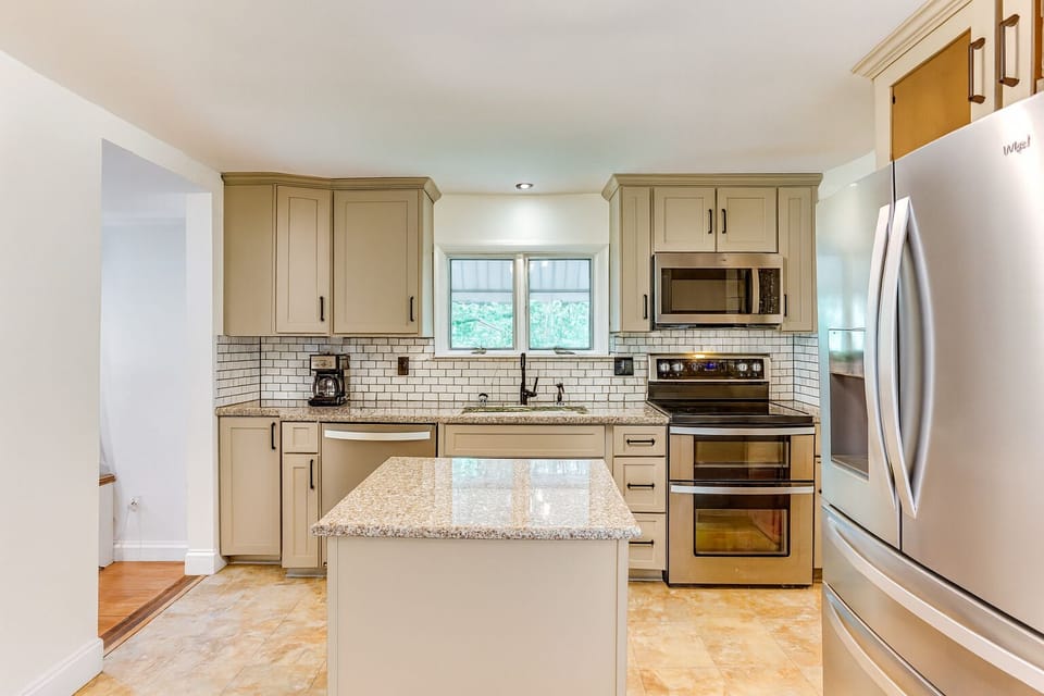 Clean, modern kitchen designed for both quick meals and full family dinners.