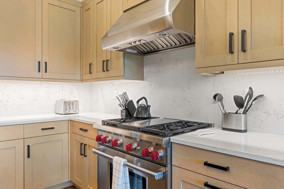 Kitchen: Drip coffee maker, Crockpot, blender, air fryer, toaster, kettle, cooking utensils, tableware