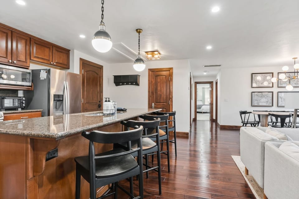 Kitchen: Drip coffee maker, blender, toaster, cooking utensils, tableware, in-unit laundry