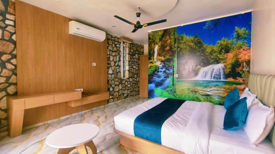 Luxury Cottage | Down comforters, WiFi, bed sheets