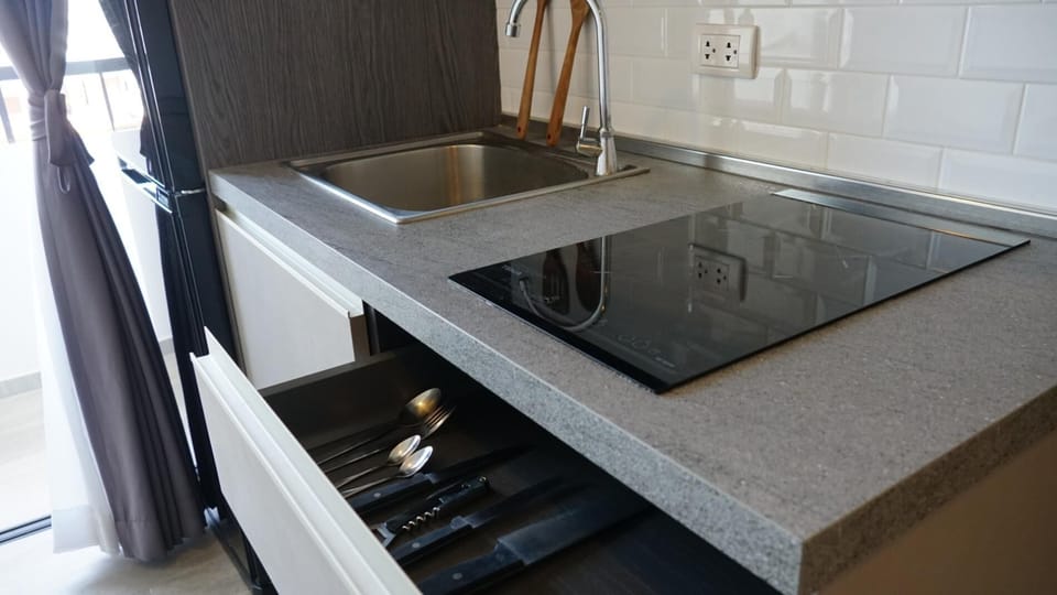 Apartment, Balcony | Private kitchenette | Electric kettle