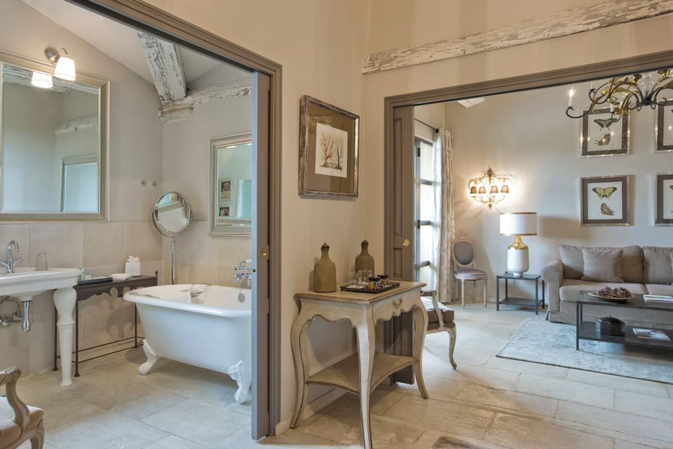 Suite | Premium bedding, pillowtop beds, minibar, in-room safe