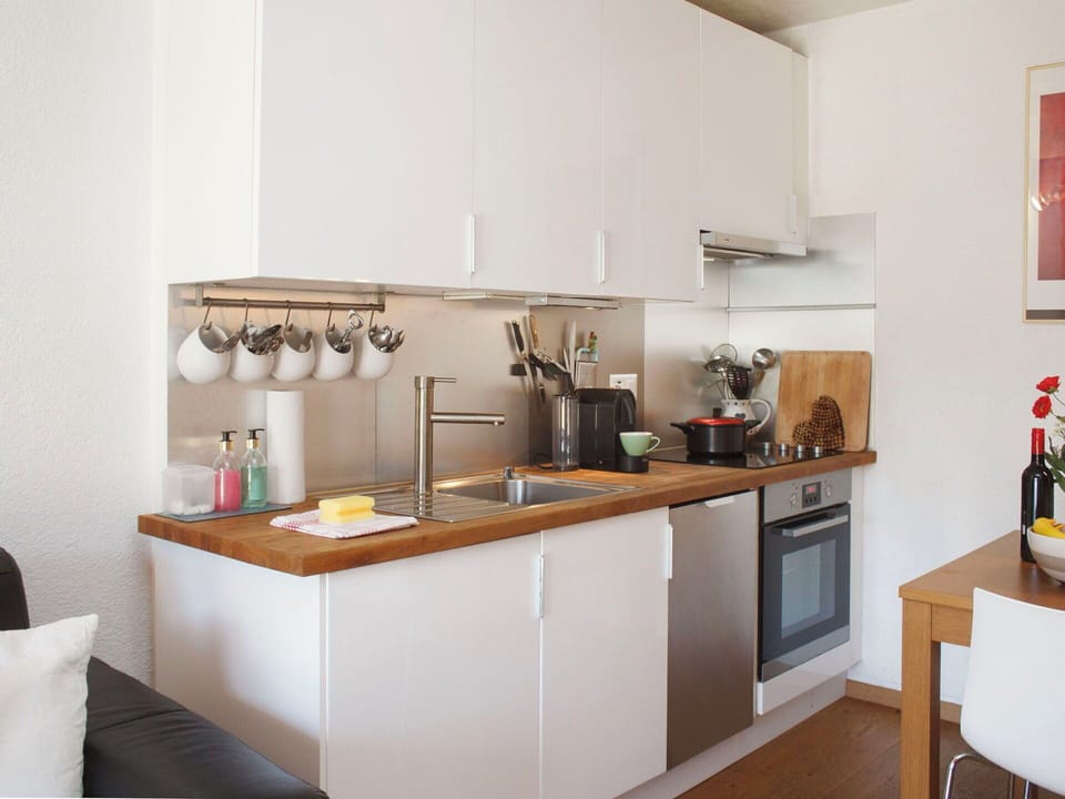 Kitchen Appliance, Kitchen, Countertop, Furniture, Cabinetry, Major Appliance, Home Appliance, Interior Design, Stove, Kitchen Stove