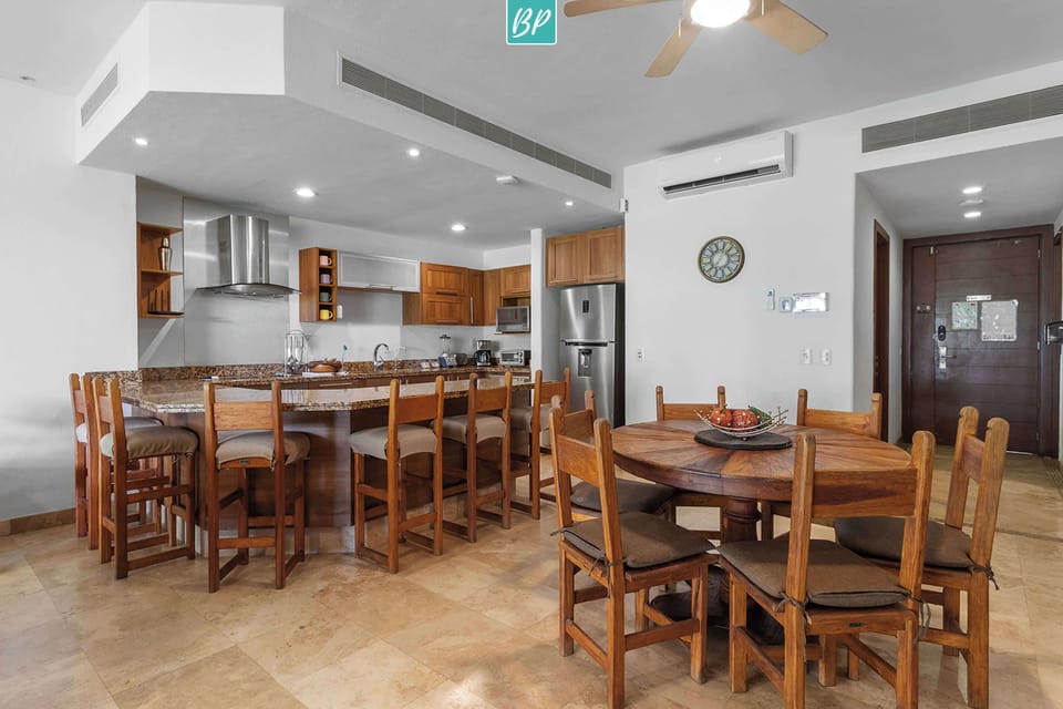 Dining Room & Kitchen