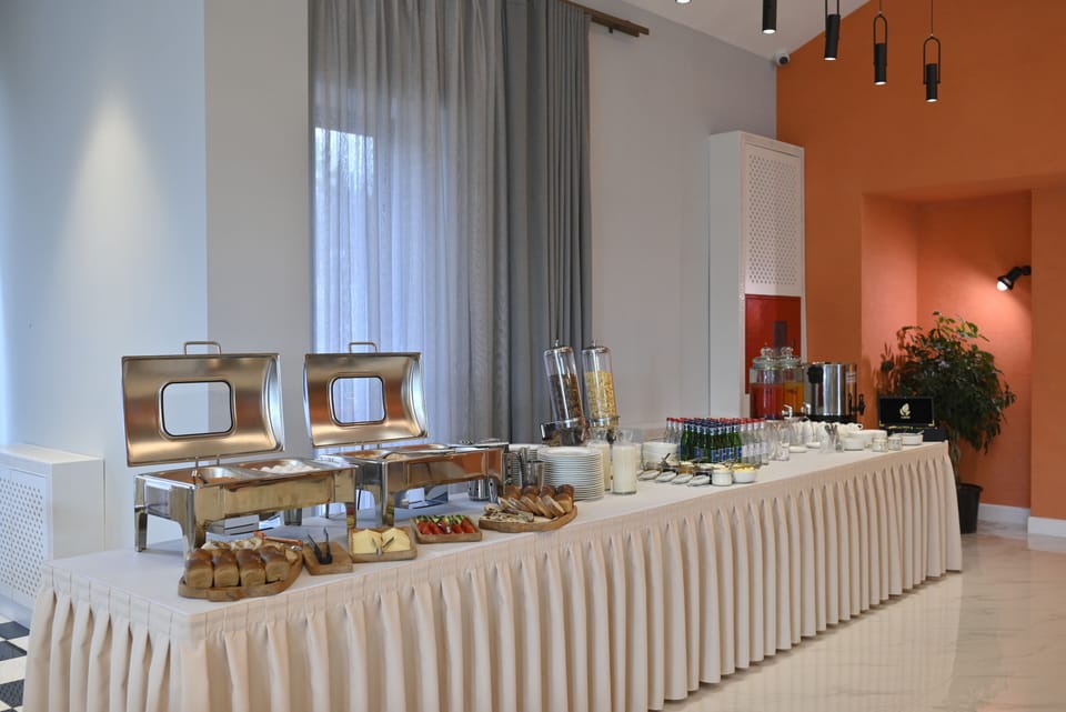 Daily cooked-to-order breakfast for a fee