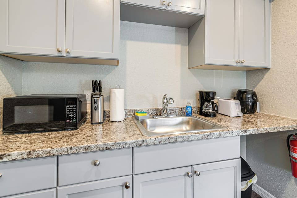 Kitchenette | Mini Refrigerator