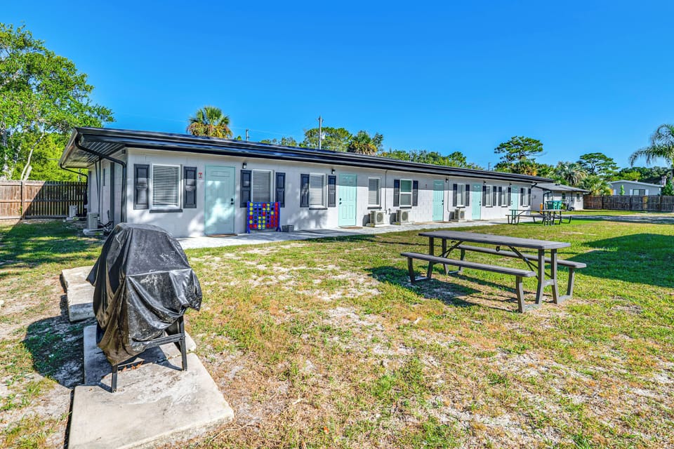 Property Exterior | Crystal River Resort Community Amenities | Gas Grills