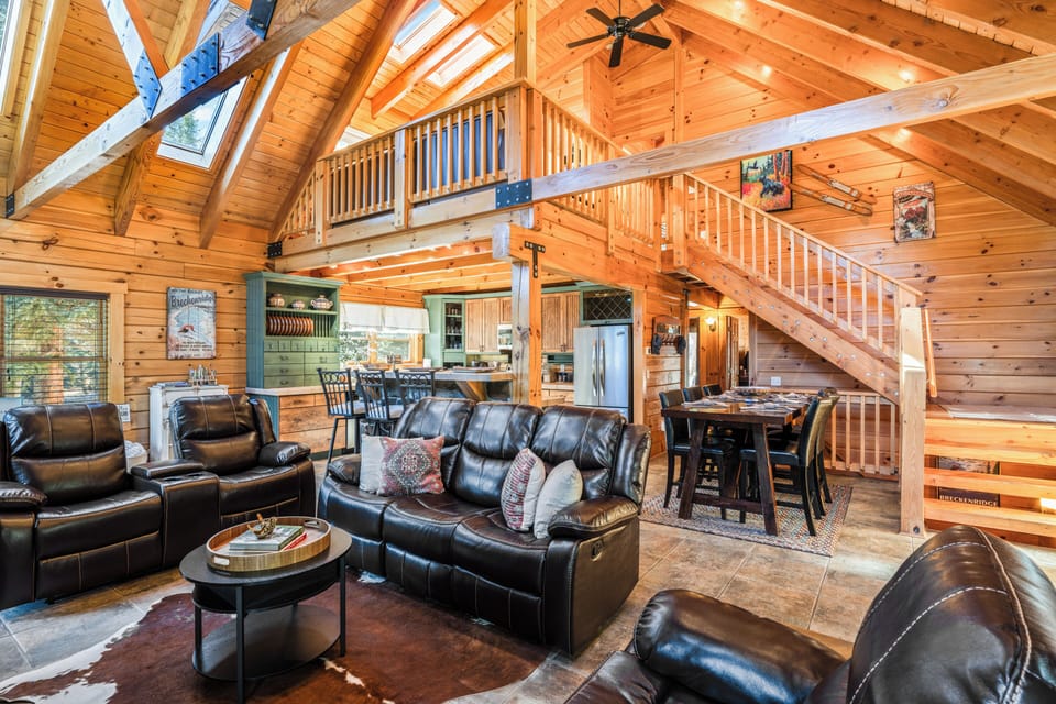 Open living and dining space with rustic charm and mountain décor.