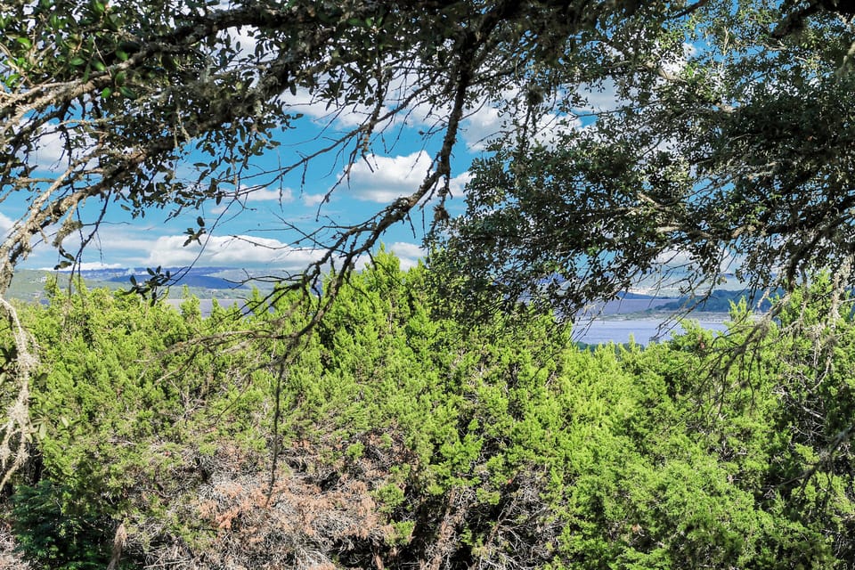 Let the view do the talking! Overlooking the serene lake, this deck captures the beauty and tranquility of the hill country.