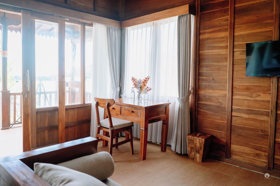 Deluxe Villa, Balcony, Garden View | Desk, iron/ironing board, free WiFi