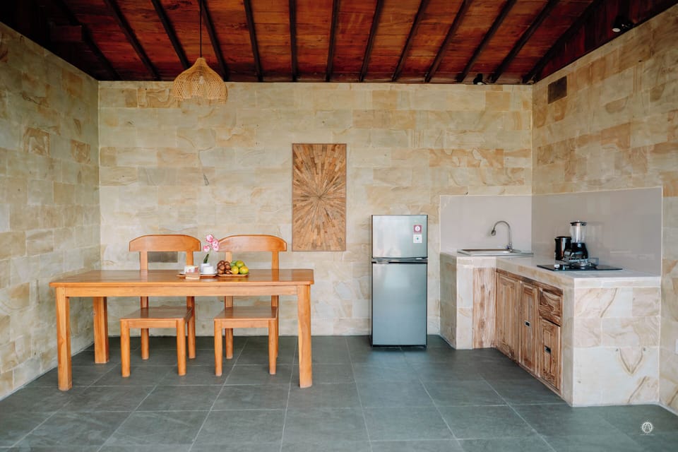 Deluxe Villa, Balcony, Garden View | Private kitchen | Stovetop, electric kettle, cookware/dishes/utensils
