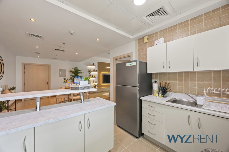 Standard Apartment, City View | Private kitchen | Full-size fridge, microwave, oven, stovetop
