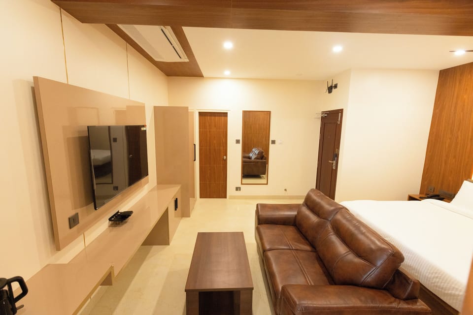 Family Quadruple Room | Desk, laptop workspace, free WiFi