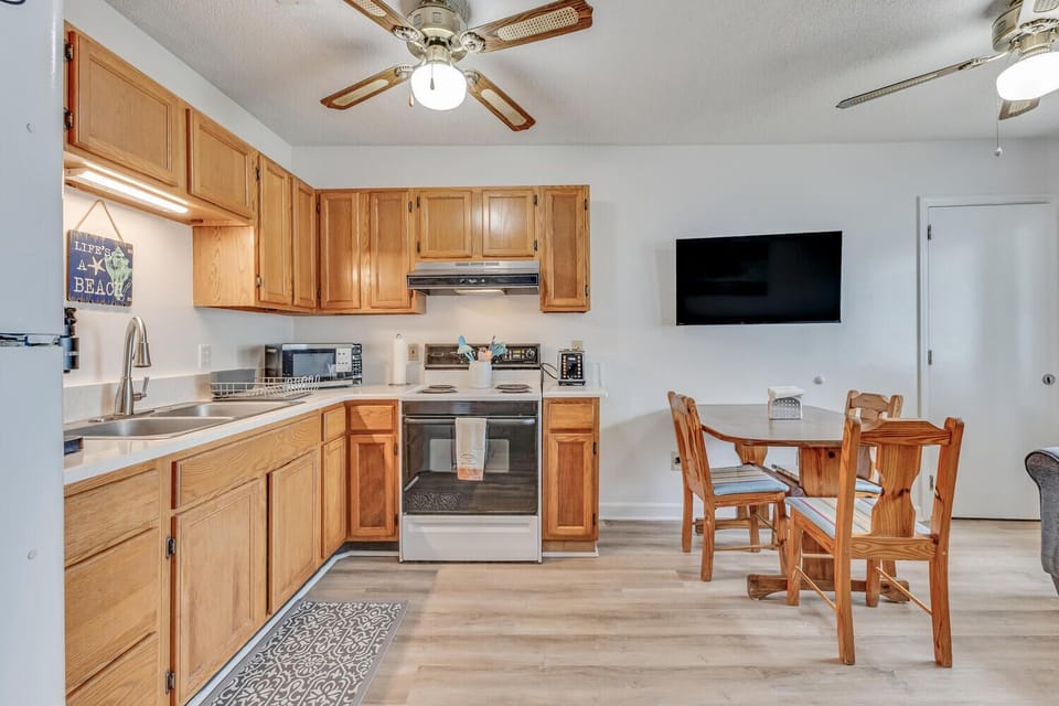 Turtle Cove-Kitchen Area