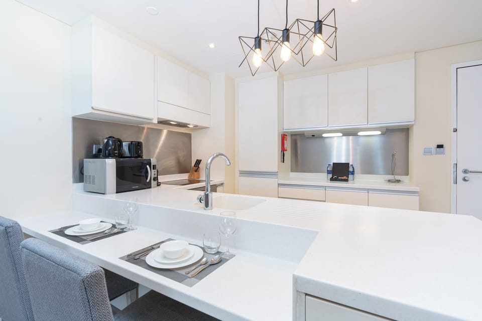 Luxury Studio, Balcony | In-room dining