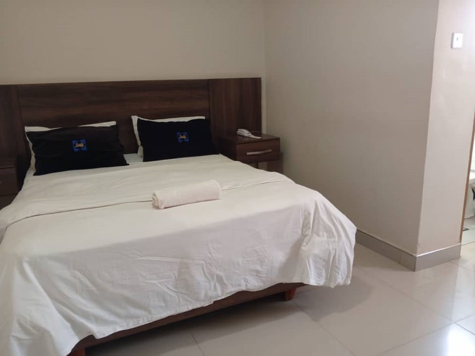 Deluxe Double Room, Patio, Courtyard View | In-room safe, desk, laptop workspace, soundproofing