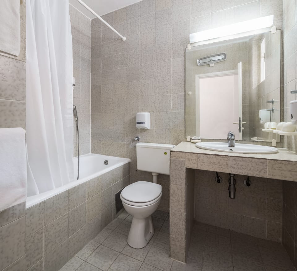 Comfort Apartment, 1 Bedroom | Bathroom | Towels