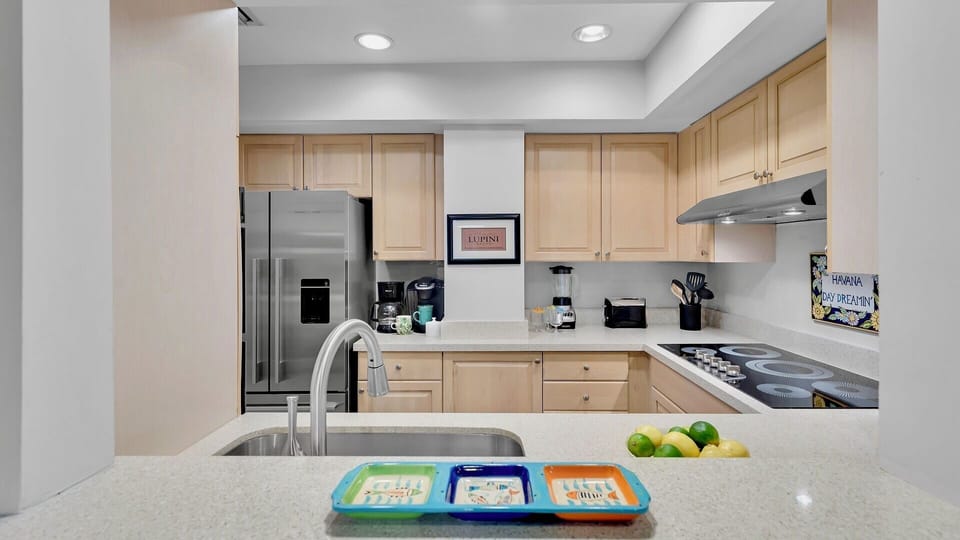 The well equipped kitchen...