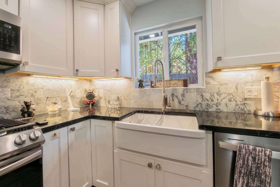 Open kitchen vibes—connect, cook, and enjoy meals together!