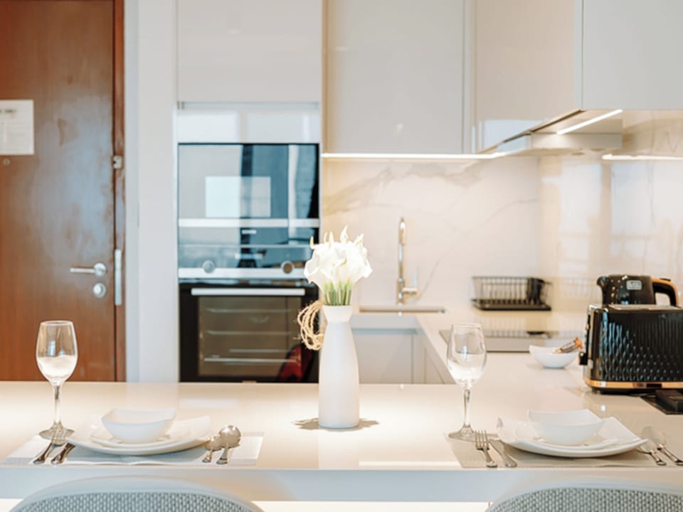 Luxury Room, Balcony, City View | Private kitchen | Full-size fridge, microwave, oven, stovetop